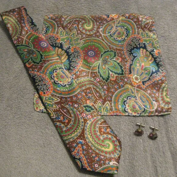 "Twenty Dollar Tie" Extra-Long Men's Tie with Pocket Square and Cuff Links - Picture 5 of 10